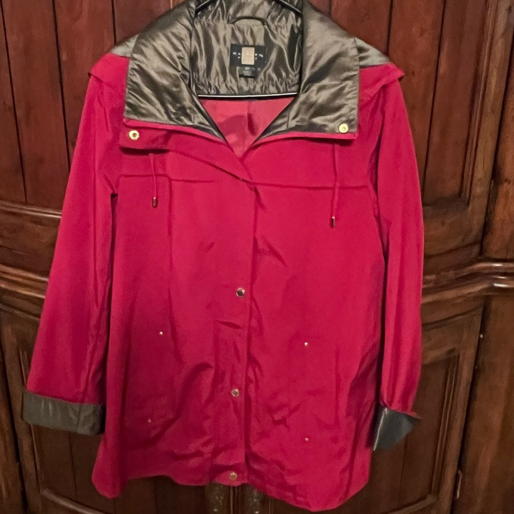Woman’s parka with removable hood. Polyester Ruby Red 29’’ in length
